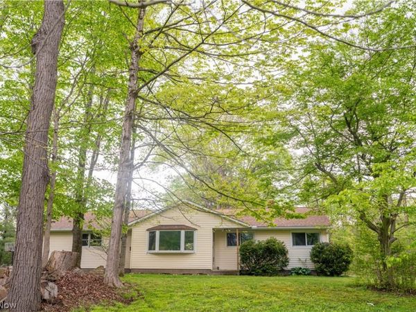 18889 Riverview Drive , Chagrin Falls, OH 44023