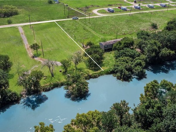 2173 Guadalupe River Drive , Tivoli, TX 77990