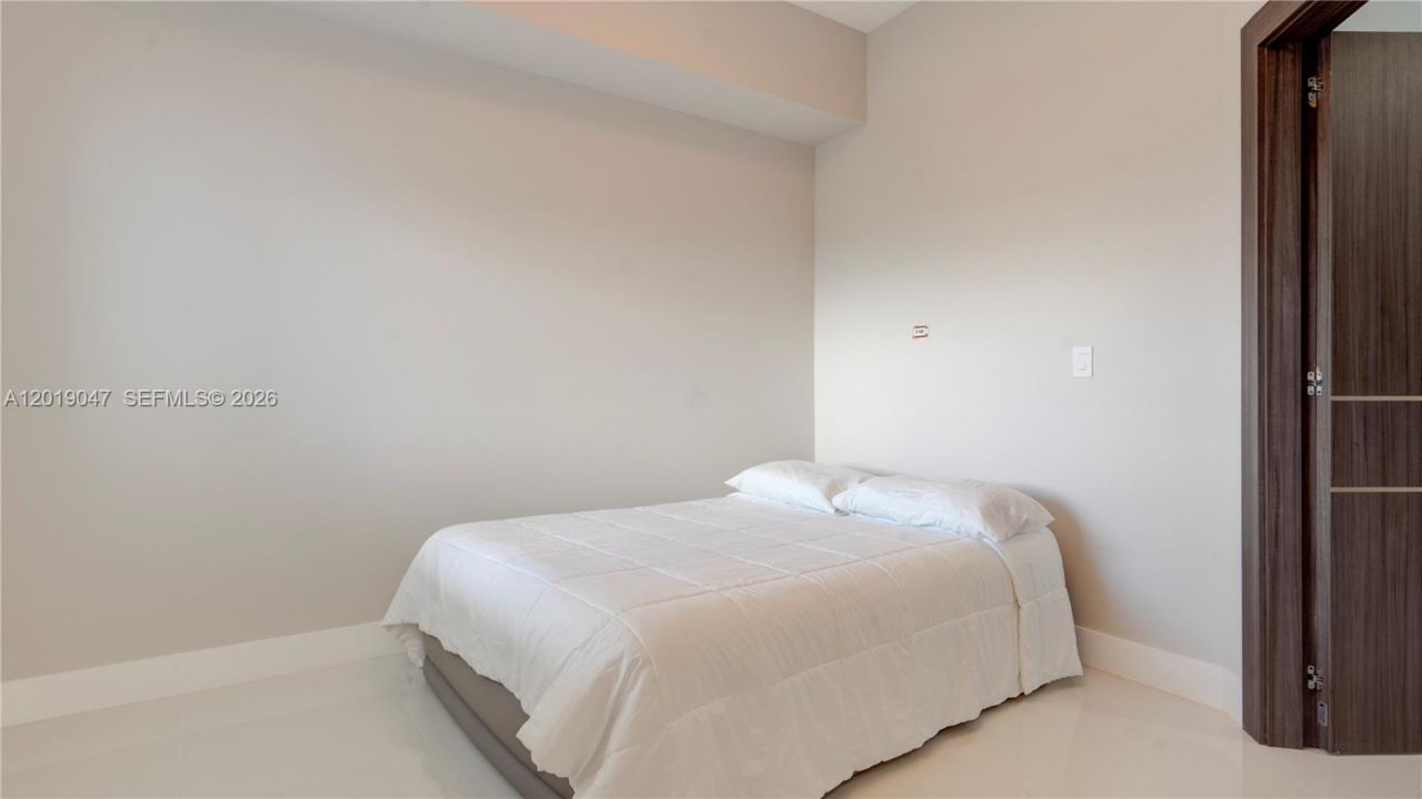 2020 N Bayshore Dr , Unit 1905, Miami, FL 33137 Photo