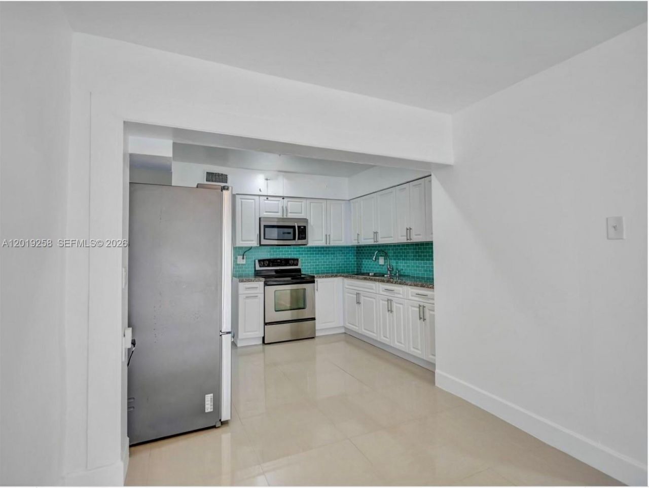 9494 SW 39th St , Miami, FL 33165 Photo