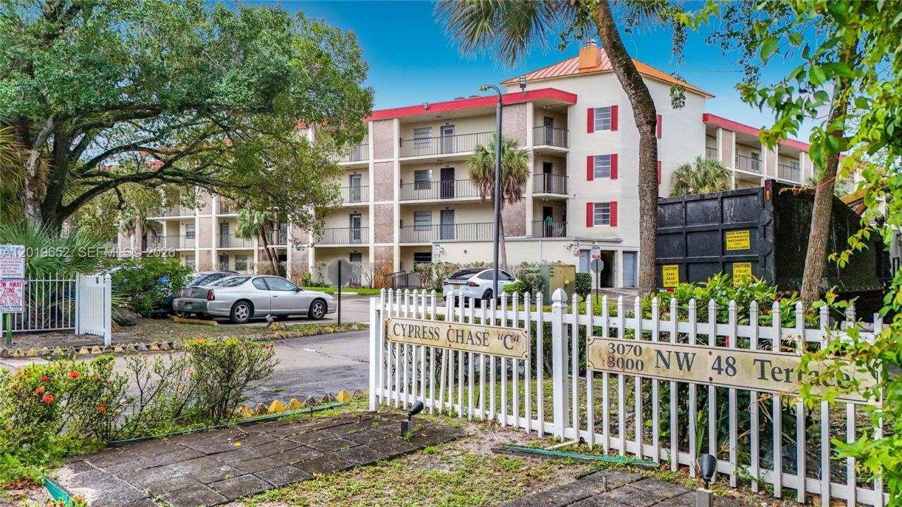 3000 NW 48th Ter, Unit 126, Lauderdale Lakes, FL 33313 Photo