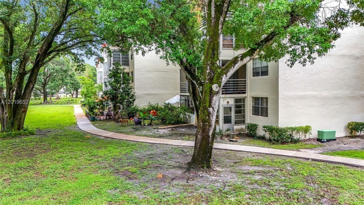 3000 NW 48th Ter, Unit 126, Lauderdale Lakes, FL 33313 Photo