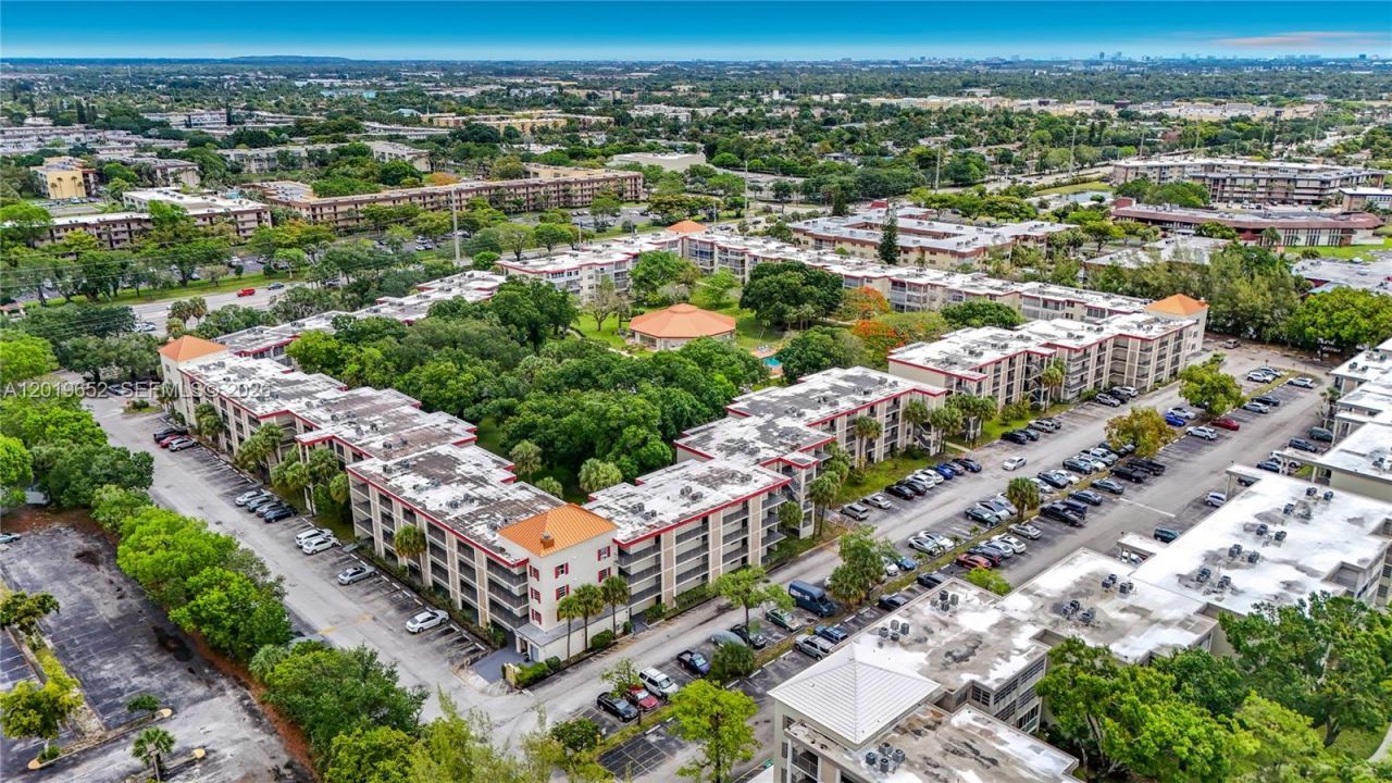 3000 NW 48th Ter, Unit 126, Lauderdale Lakes, FL 33313 Photo