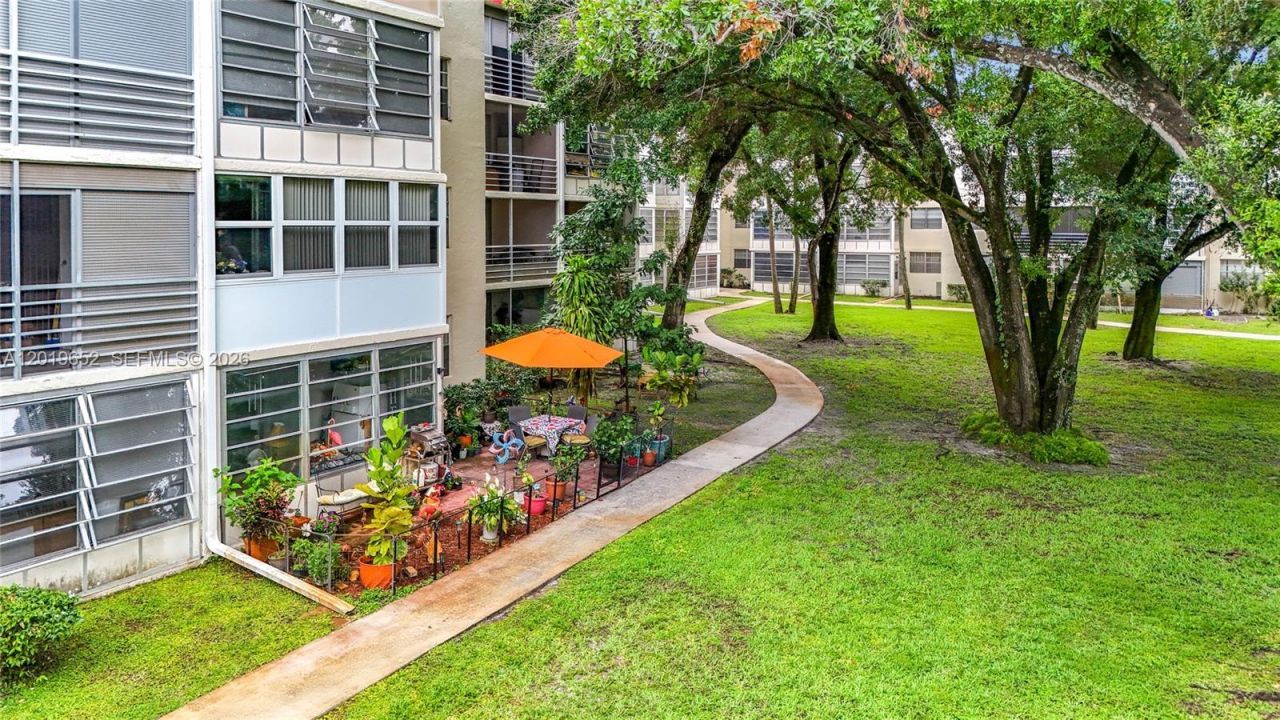 3000 NW 48th Ter, Unit 126, Lauderdale Lakes, FL 33313 Photo