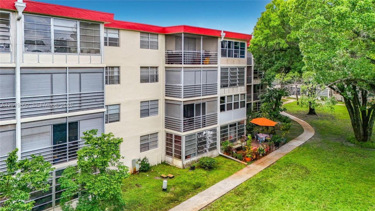 3000 NW 48th Ter, Unit 126, Lauderdale Lakes, FL 33313 Photo