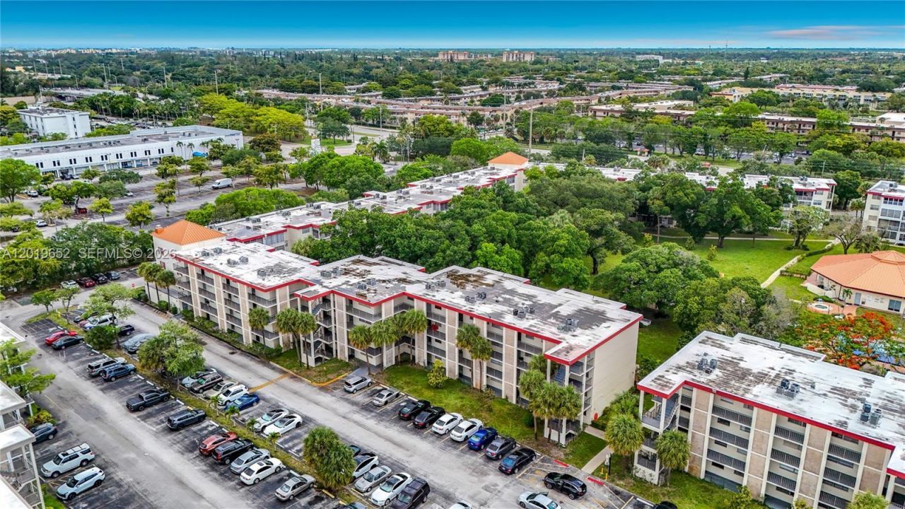 3000 NW 48th Ter, Unit 126, Lauderdale Lakes, FL 33313 Photo
