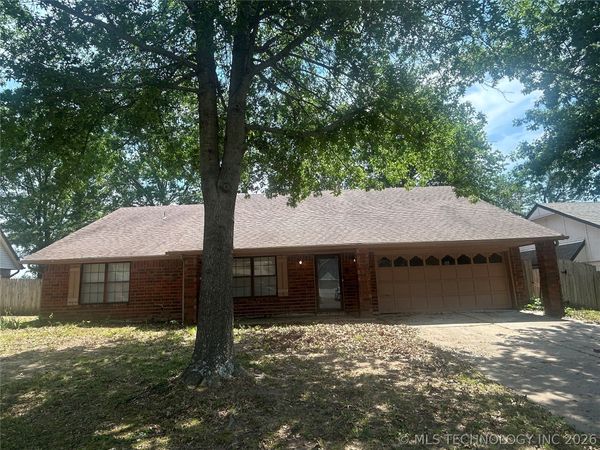 7918 E 77th Street , Tulsa, OK 74133