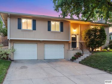 1612 Peterson Drive , Omaha, NE 68130