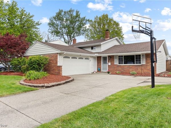25082 Randall Drive , North Olmsted, OH 44070