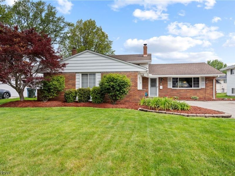 25082 Randall Drive, North Olmsted, OH 44070 Photo 2