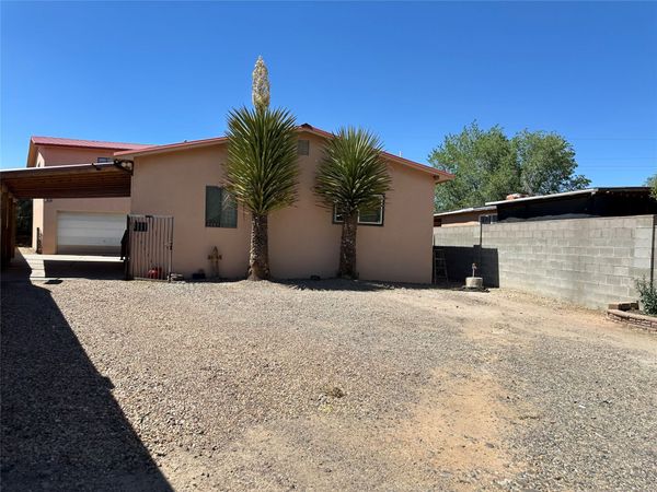 6487 Calle Kryshanna , Santa Fe, NM 87507
