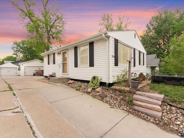 1924 S West Ave, Sioux Falls, SD 57105