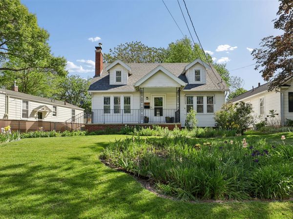 1733 Northwest Drive, Des Moines, IA 50310