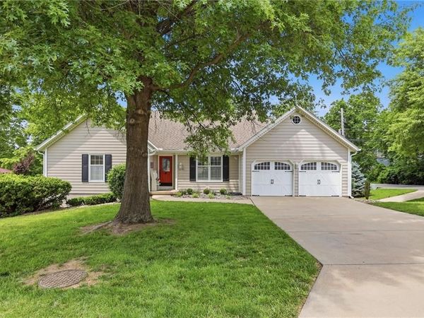 6626 Oak Ridge Drive, Shawnee, KS 66217