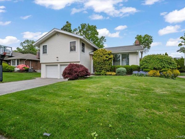 56 Middle Lane , Jericho, NY 11753