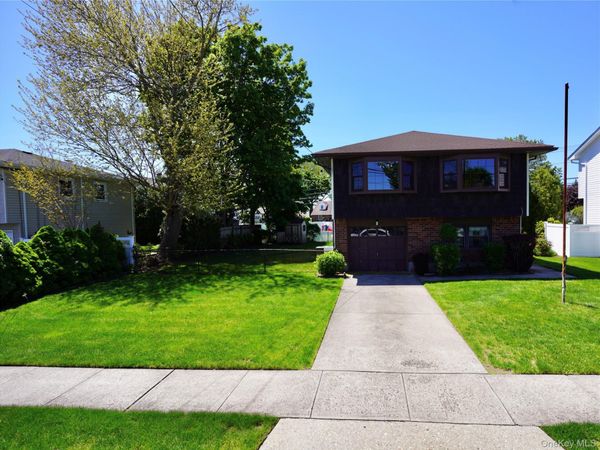 9 John Street , Bethpage, NY 11714