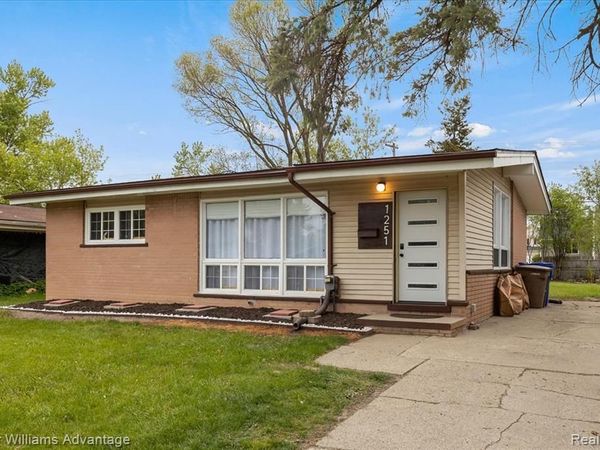 1251 Dufrain Avenue, Pontiac, MI 48342