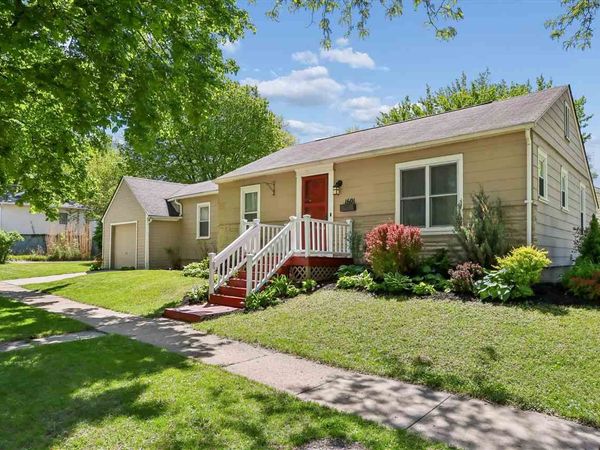 1601 Center Ave, Iowa City, IA 52240