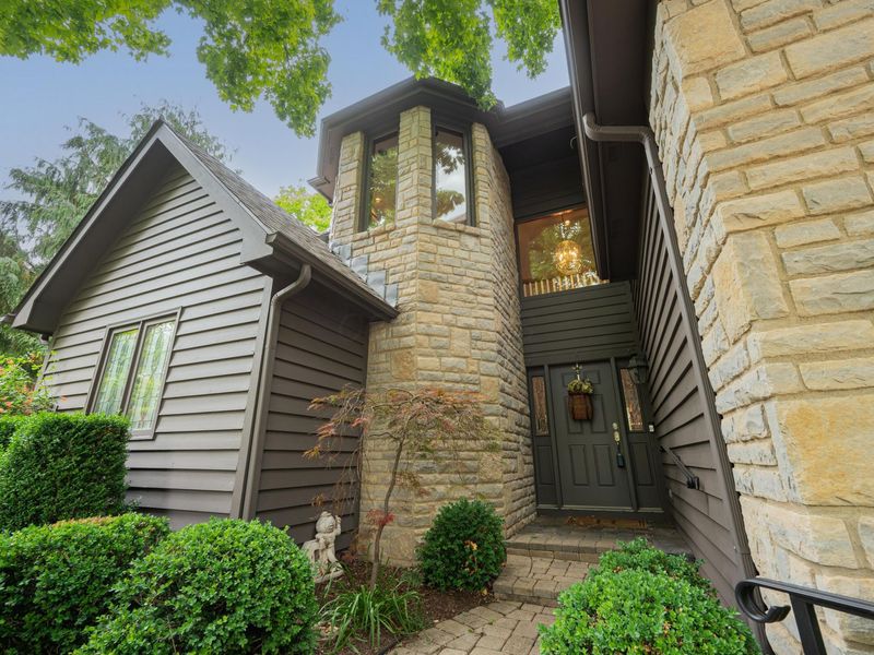 4255 Kersey Court, Columbus, OH 43221 Photo 2