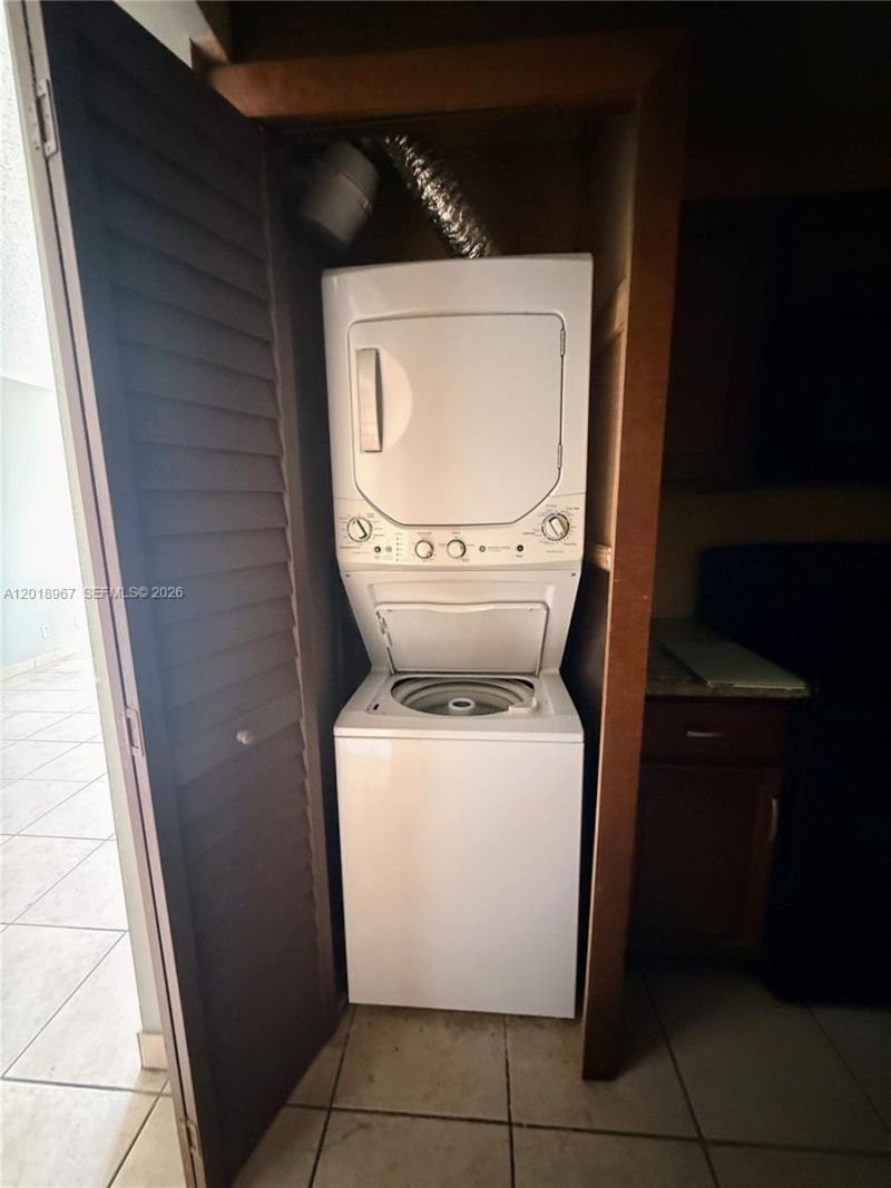 2025 NE 164th St, Unit 810, North Miami Beach, FL 33162 Photo
