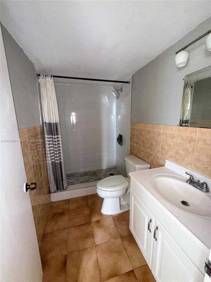 2025 NE 164th St, Unit 810, North Miami Beach, FL 33162 Photo