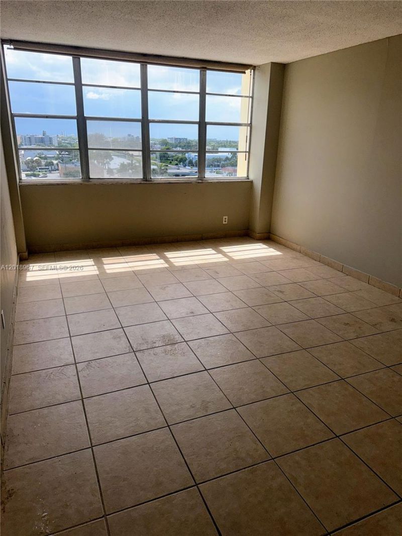 2025 NE 164th St, Unit 810, North Miami Beach, FL 33162 Photo