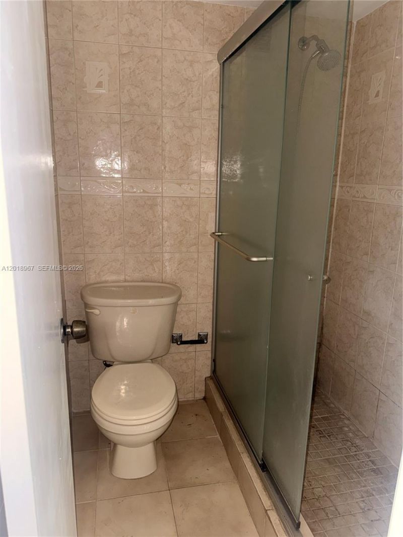 2025 NE 164th St, Unit 810, North Miami Beach, FL 33162 Photo