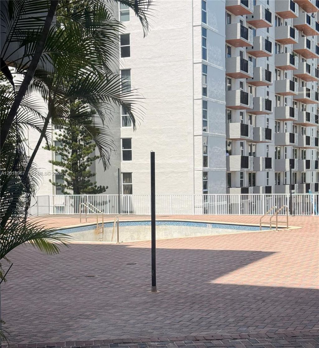 2025 NE 164th St, Unit 810, North Miami Beach, FL 33162 Photo