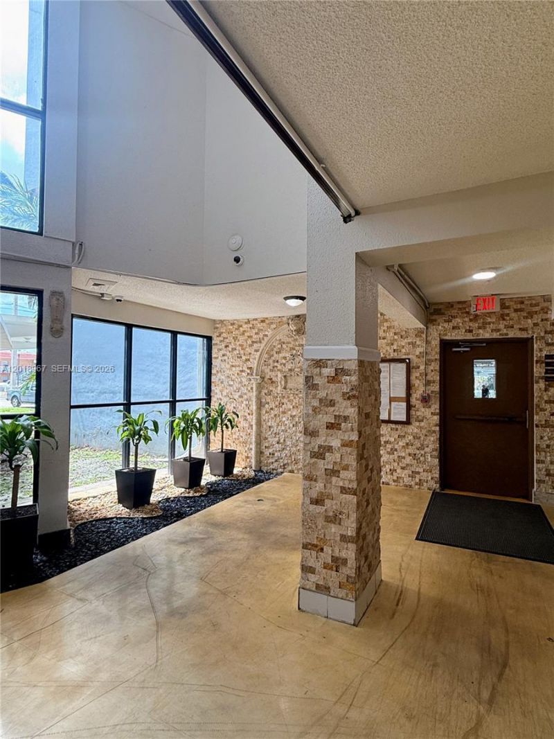 2025 NE 164th St, Unit 810, North Miami Beach, FL 33162 Photo