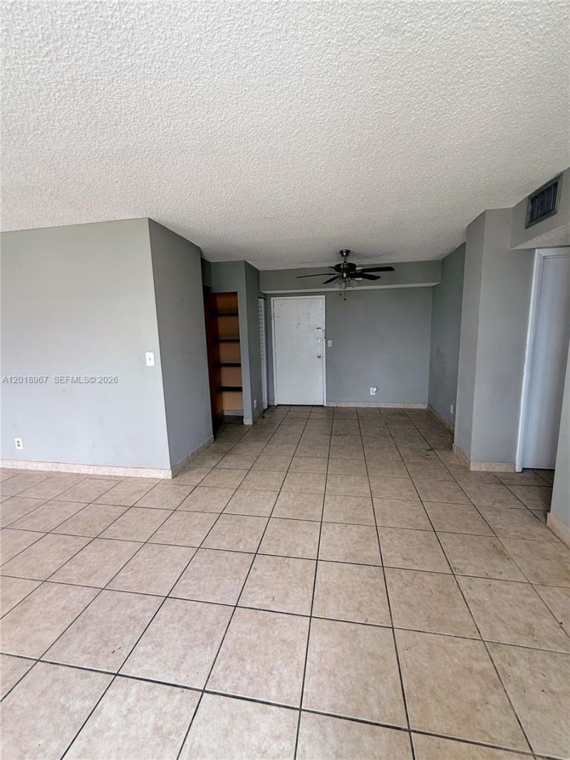 2025 NE 164th St, Unit 810, North Miami Beach, FL 33162 Photo