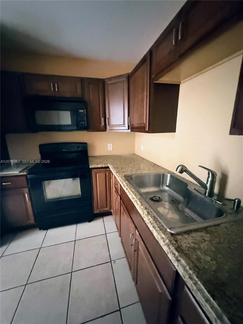 2025 NE 164th St, Unit 810, North Miami Beach, FL 33162 Photo