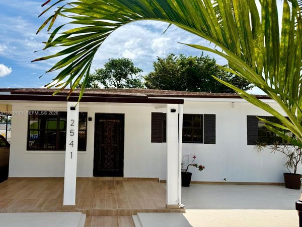 2541 W 10th Ave , Hialeah, FL 33010