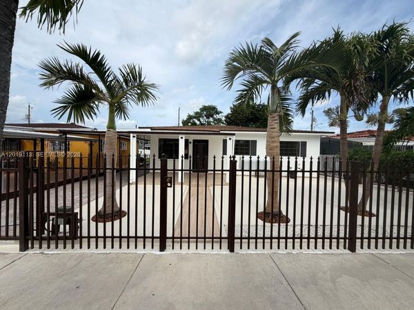 2541 W 10th Ave , Hialeah, FL 33010