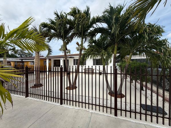 2541 W 10th Ave , Hialeah, FL 33010