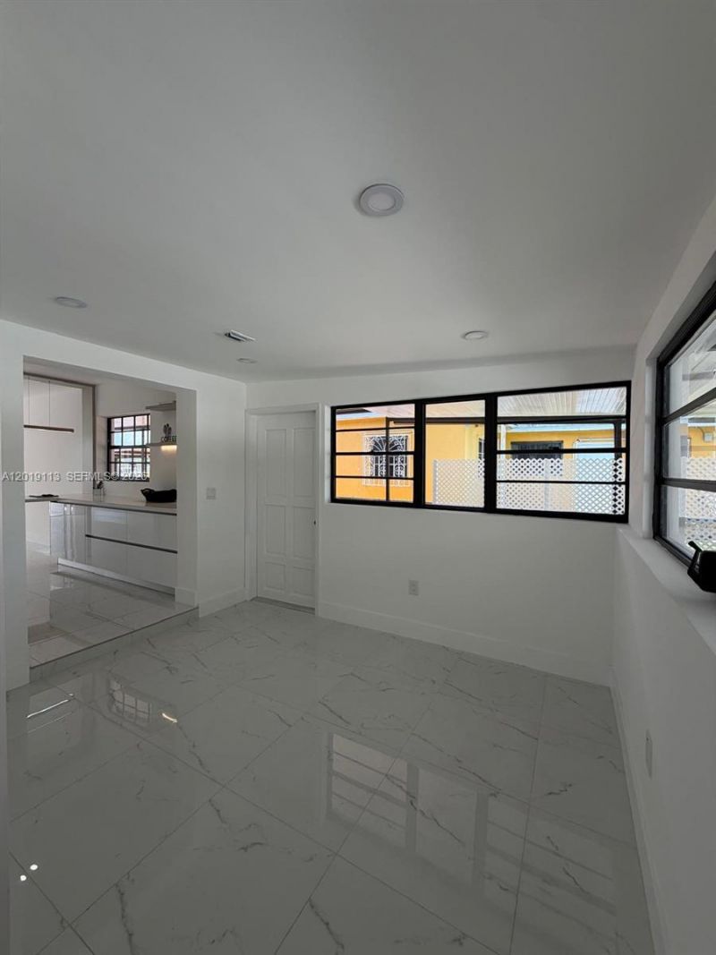 2541 W 10th Ave , Hialeah, FL 33010 Photo
