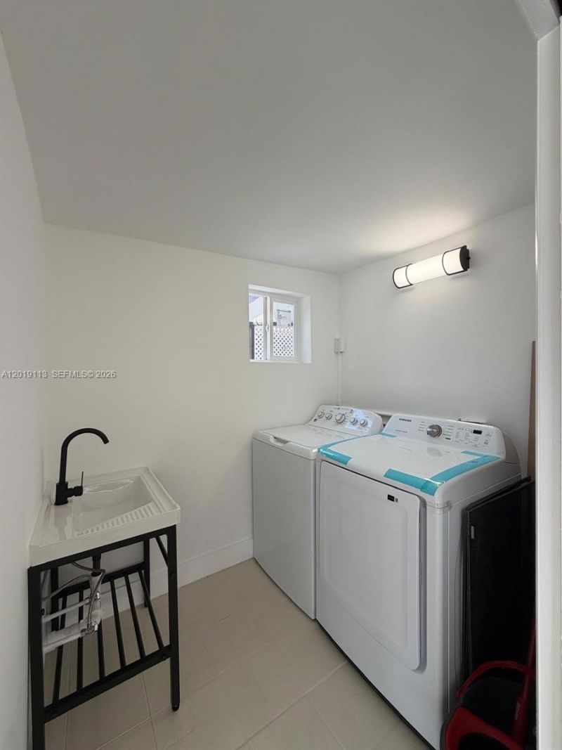 2541 W 10th Ave , Hialeah, FL 33010 Photo