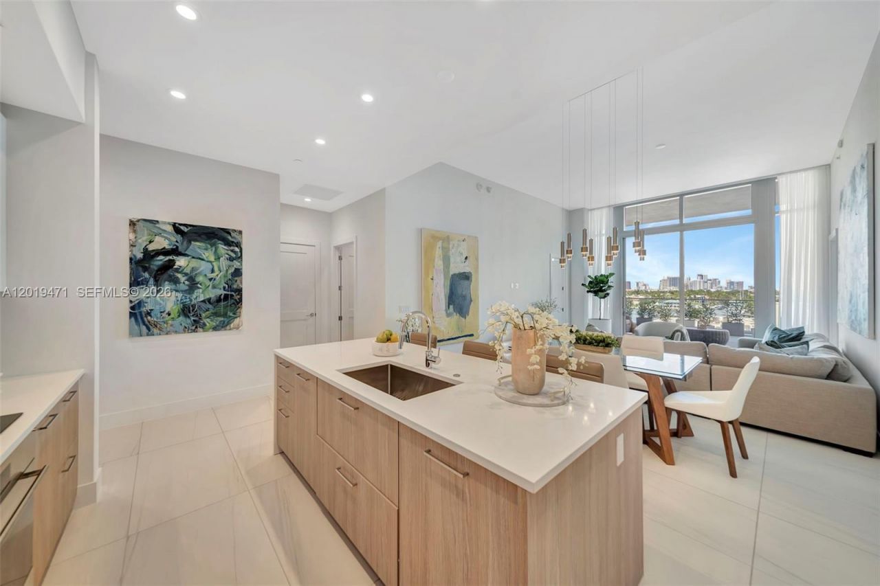 153 N Seabreeze , Unit 403, Fort Lauderdale, FL 33304 Photo