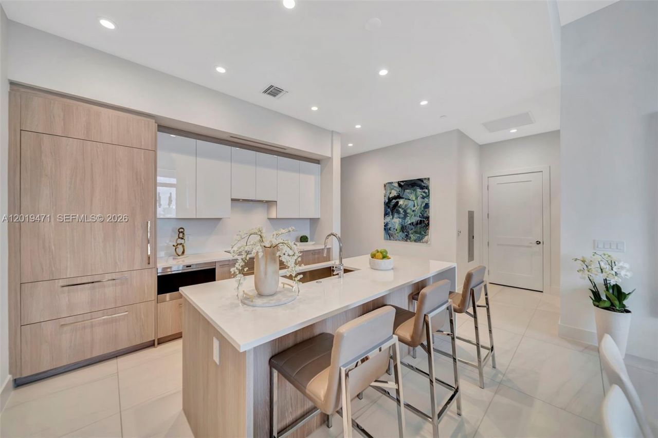 153 N Seabreeze , Unit 403, Fort Lauderdale, FL 33304 Photo