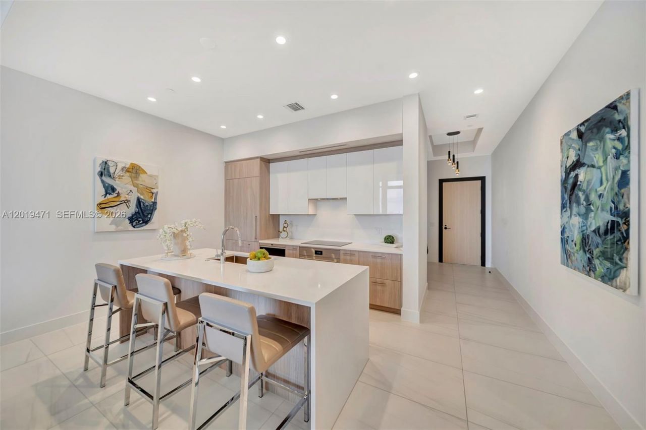 153 N Seabreeze , Unit 403, Fort Lauderdale, FL 33304 Photo