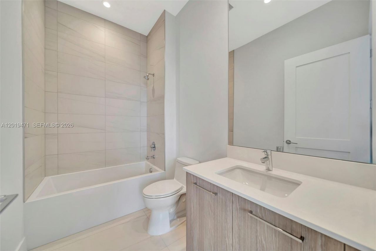 153 N Seabreeze , Unit 403, Fort Lauderdale, FL 33304 Photo