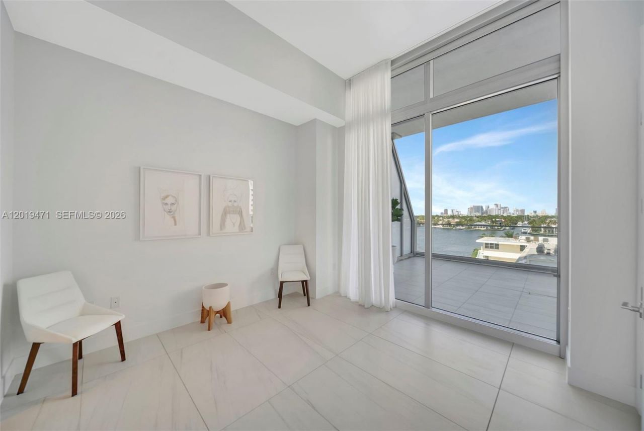 153 N Seabreeze , Unit 403, Fort Lauderdale, FL 33304 Photo