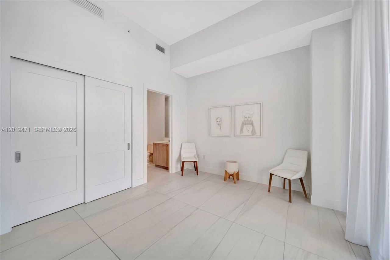 153 N Seabreeze , Unit 403, Fort Lauderdale, FL 33304 Photo
