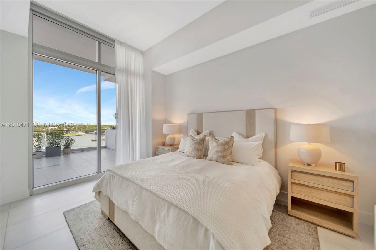 153 N Seabreeze , Unit 403, Fort Lauderdale, FL 33304 Photo