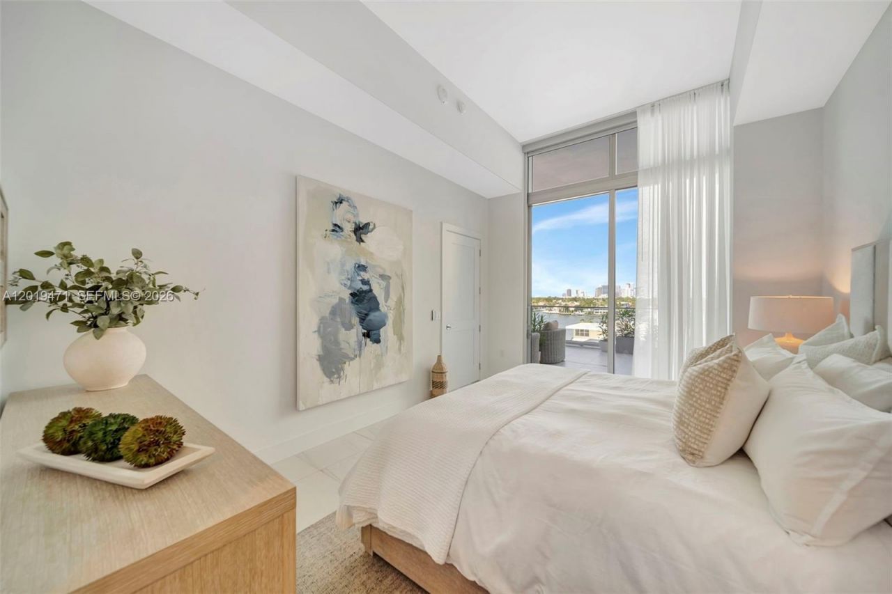 153 N Seabreeze , Unit 403, Fort Lauderdale, FL 33304 Photo