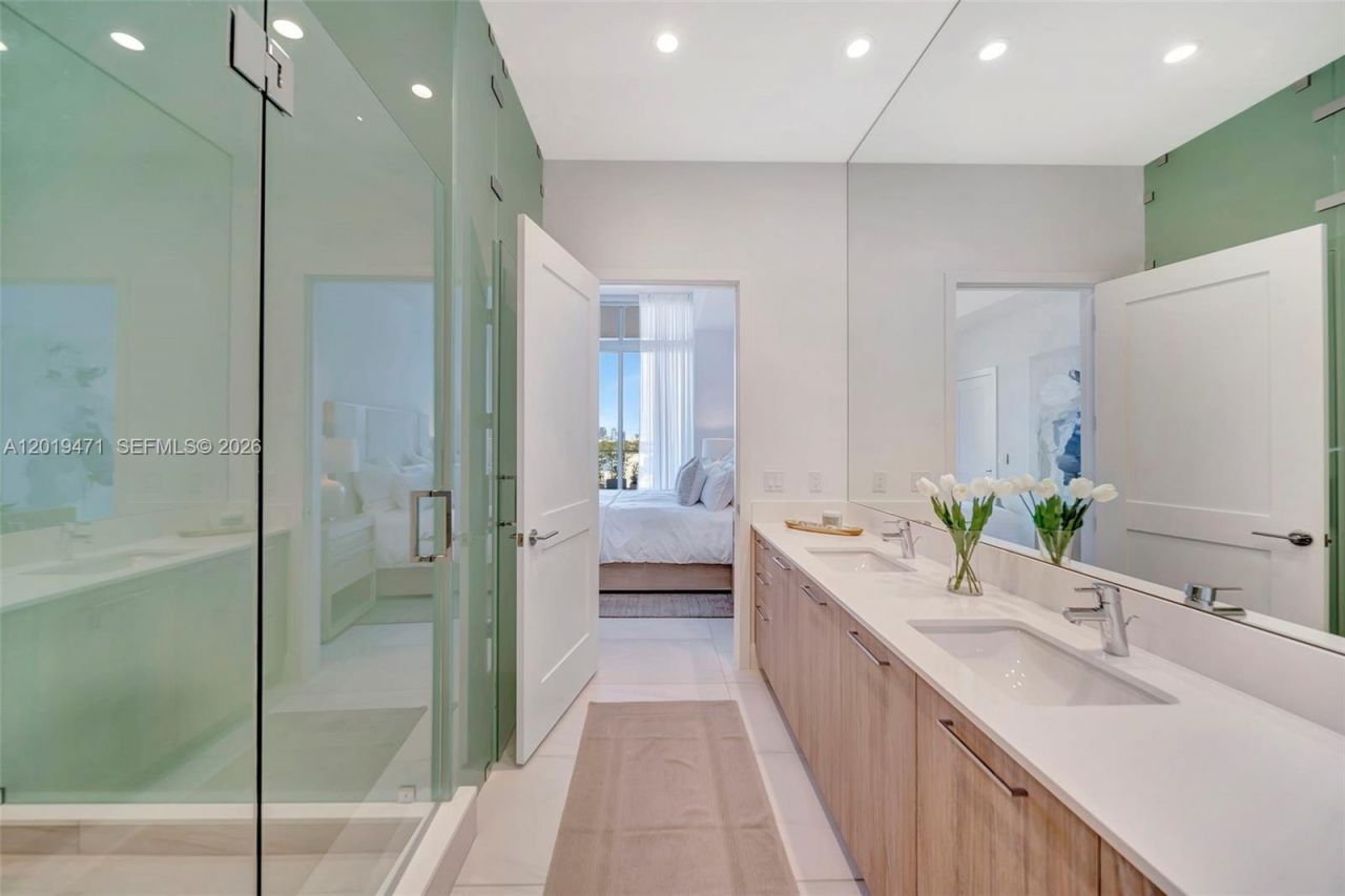 153 N Seabreeze , Unit 403, Fort Lauderdale, FL 33304 Photo