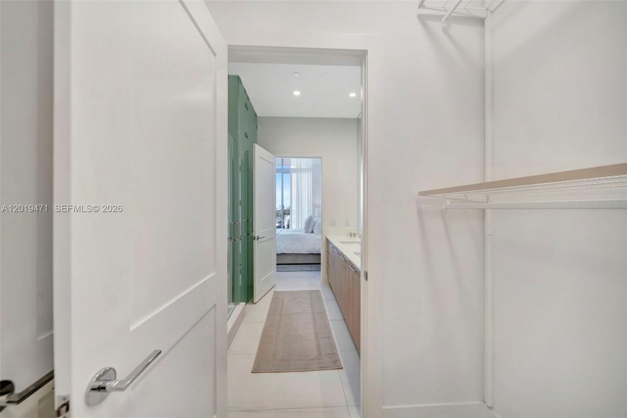 153 N Seabreeze , Unit 403, Fort Lauderdale, FL 33304 Photo
