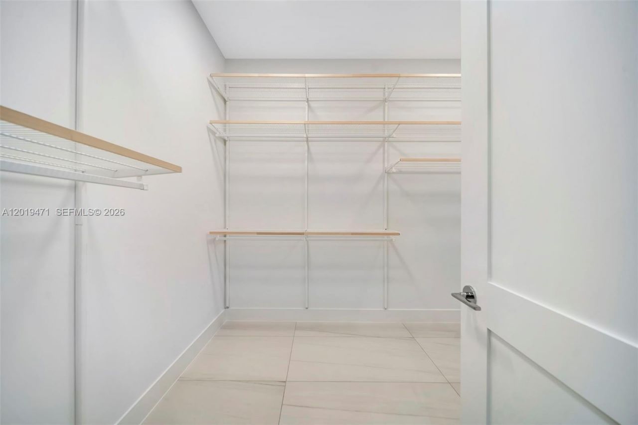 153 N Seabreeze , Unit 403, Fort Lauderdale, FL 33304 Photo