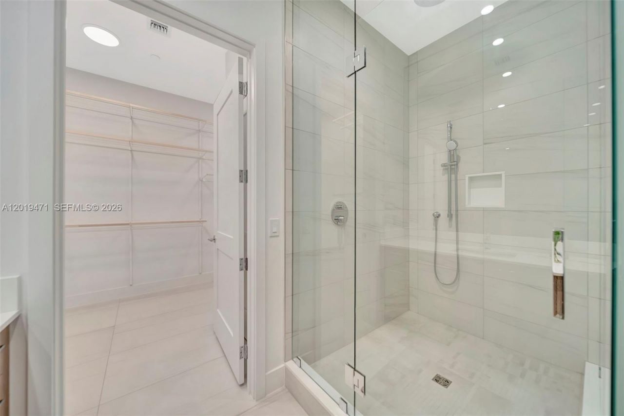 153 N Seabreeze , Unit 403, Fort Lauderdale, FL 33304 Photo