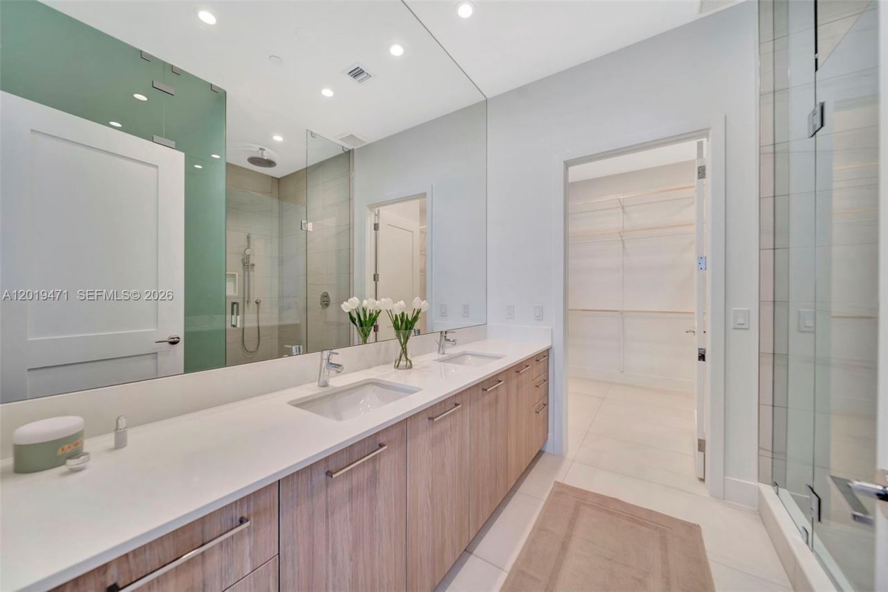 153 N Seabreeze , Unit 403, Fort Lauderdale, FL 33304 Photo