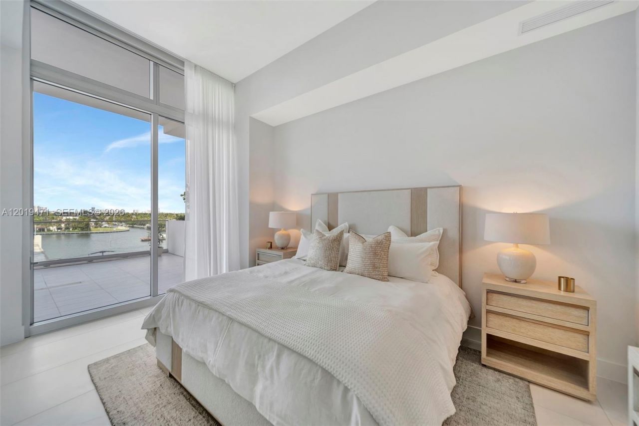 153 N Seabreeze , Unit 403, Fort Lauderdale, FL 33304 Photo